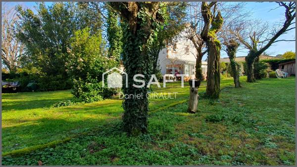 Charmante maison en pierre et brique, beau terrain avec un puit, garage