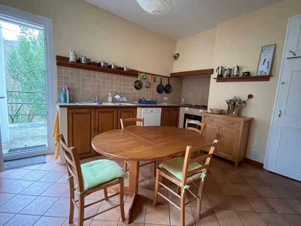 MAISON EN PIERRE DE CARACTERE DE 182 m2