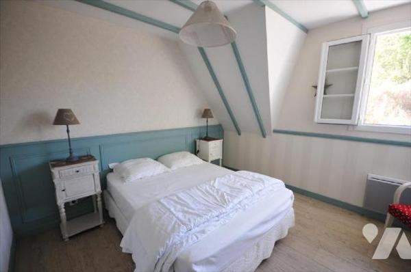 Moëlan sur Mer, chaumière rénovée, dans un village au calme, composée comme suit:Rez-de-chaussé...