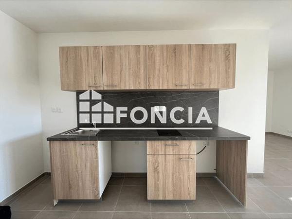 Location Appartement 2 pièces 45.5 m² - 144 avenue jean Lachenaud Fréjus 83600