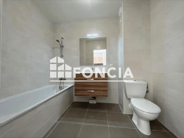 Location Appartement 2 pièces 45.5 m² - 144 avenue jean Lachenaud Fréjus 83600