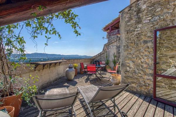 Elégante maison de village et son toit terrasse à la vue imprenable