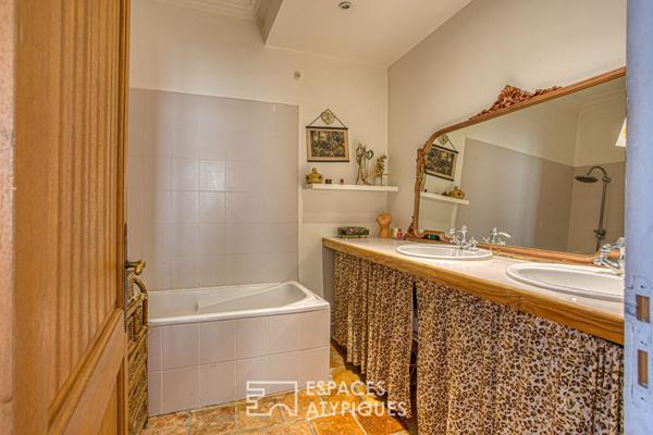 Elégante maison de village et son toit terrasse à la vue imprenable