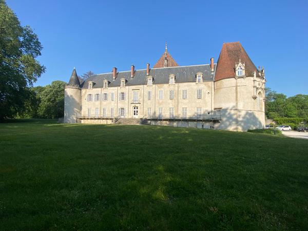 Appartement Château de Beire Le Chatel 5 pièce(s) 3 ch 2 sdb 160 m2