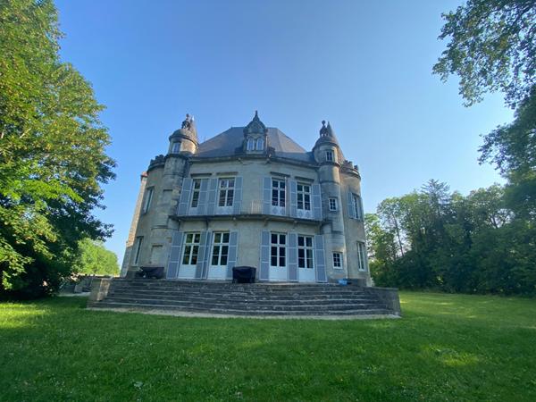 Appartement Château de Beire Le Chatel 5 pièce(s) 3 ch 2 sdb 160 m2