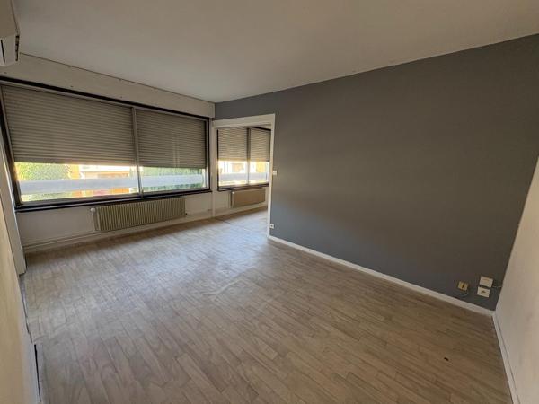 T2 idéal pour étudiant ou investisseur/ climatisation !!! / fenêtres double vitrage neuves / Dpe après travaux D !!!