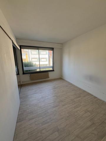 T2 idéal pour étudiant ou investisseur/ climatisation !!! / fenêtres double vitrage neuves / Dpe après travaux D !!!