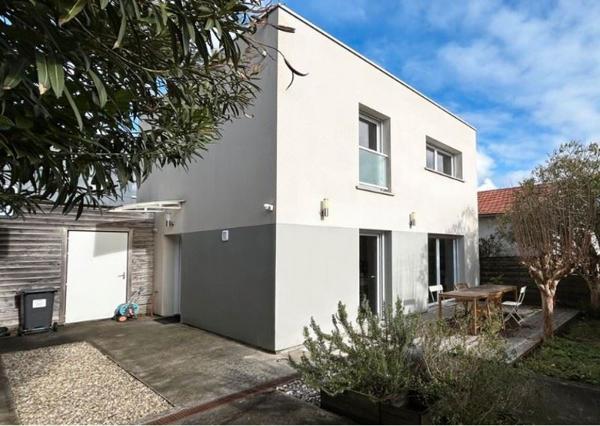 Maison à vendre |                                       Bordeaux |                                        3 pièces  |  64 m²