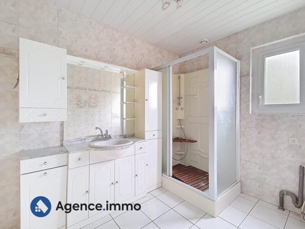 À vendre - Maison traditionnelle, 7 pièces située à Rouziers-de-Touraine (37360)