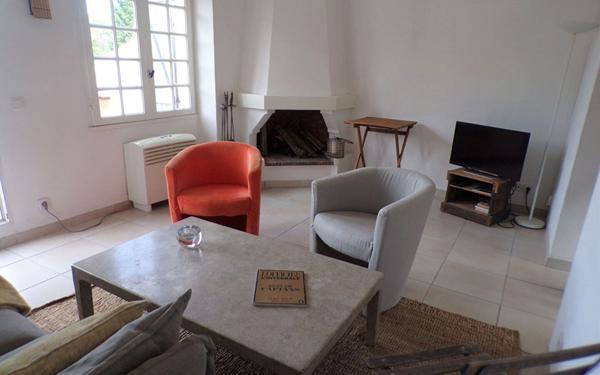 Appartement à louer    3 pièces • 53,36 m2 Peypin-d'Aigues