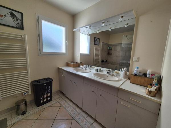 MAISON 134m2 - Terrain 600m2 - Piscine - Garage