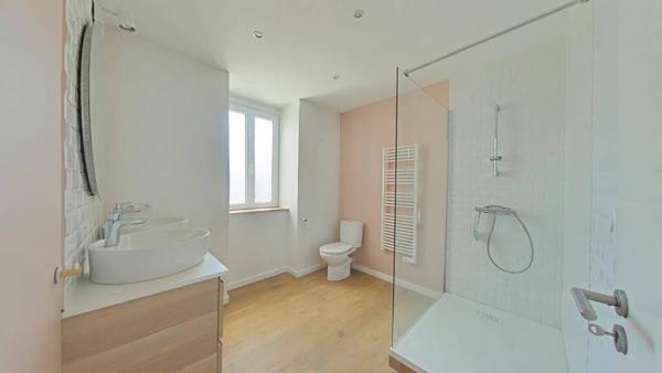 MAGNIFIQUE F4 SUR LA PLACE ANATOLE FRANCE