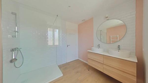 MAGNIFIQUE F4 SUR LA PLACE ANATOLE FRANCE