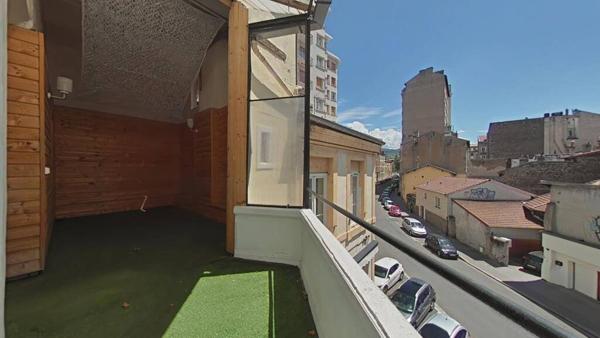 MAGNIFIQUE F4 SUR LA PLACE ANATOLE FRANCE