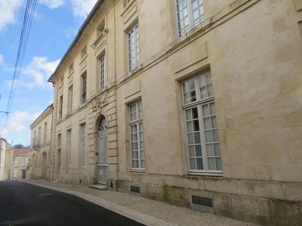 Beau T3 dans immeuble de caractère hyper centre