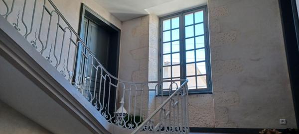 Beau T3 dans immeuble de caractère hyper centre