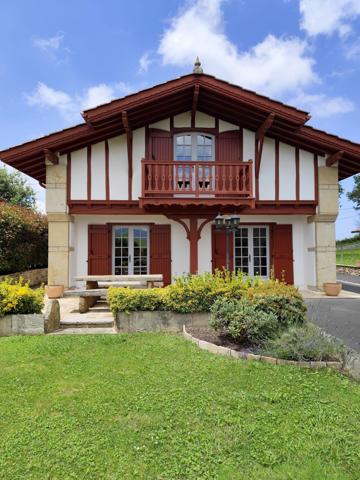 À vendre - Maison traditionnelle, 5 pièces située à Saint-Pée-sur-Nivelle (64310)