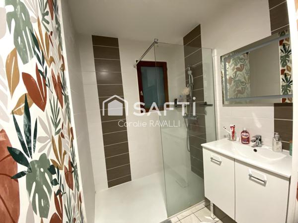 Maison de plain-pied sans vis-à-vis, offrant un cadre paisible