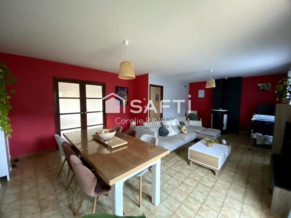 Maison de plain-pied sans vis-à-vis, offrant un cadre paisible