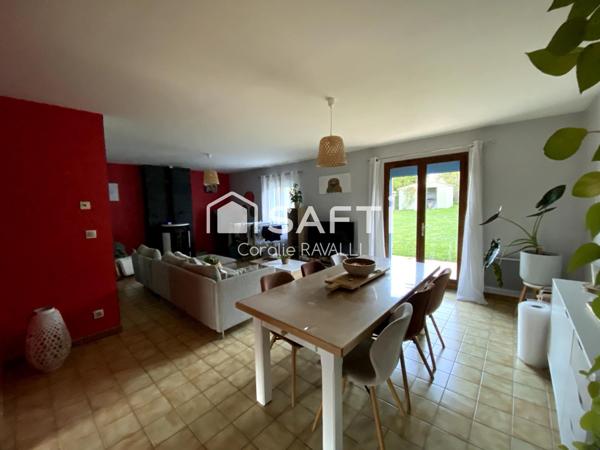 Maison de plain-pied sans vis-à-vis, offrant un cadre paisible