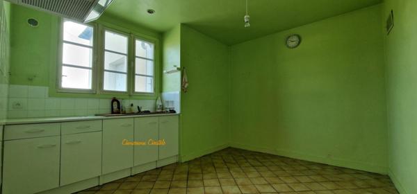 24120 Terrasson Lavilledieu : maison de ville à rafraîchhir