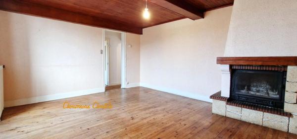 24120 Terrasson Lavilledieu : maison de ville à rafraîchhir