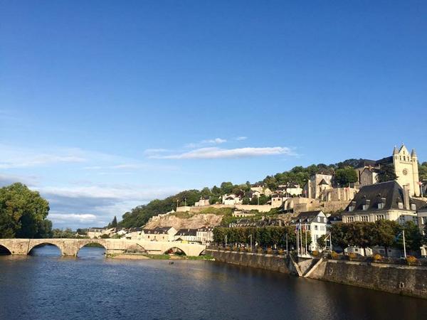 24120 Terrasson Lavilledieu : maison de ville à rafraîchhir