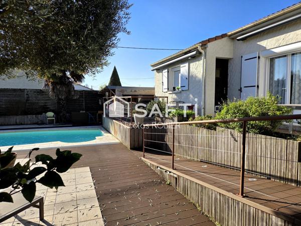 Maison sur sous-sol aménagé, rénovée, trois chambres, deux cuisines, deux séjours, deux salons, piscine couverte, dépendance !!