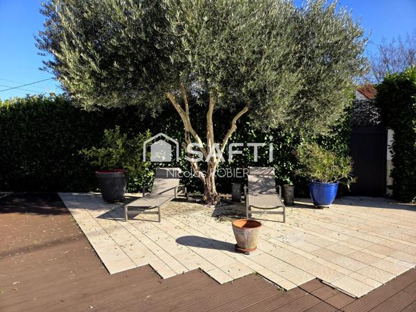 Maison sur sous-sol aménagé, rénovée, trois chambres, deux cuisines, deux séjours, deux salons, piscine couverte, dépendance !!