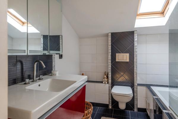 Lyon 3ème - Appartement esprit Maison de 137,8 m² - 5 Chambres - Jardin avec piscine