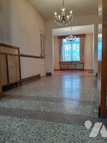 LILLE limite FACHES. 
Charme de l'ancien et cachet préservé.
Maison de famille, charme de l'ancien.