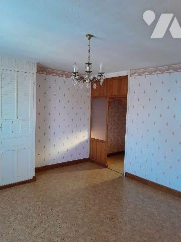 LILLE limite FACHES. 
Charme de l'ancien et cachet préservé.
Maison de famille, charme de l'ancien.