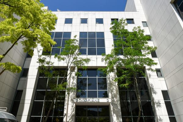 Bureaux rénovés à louer à Rueil-Malmaison avec parkings et services