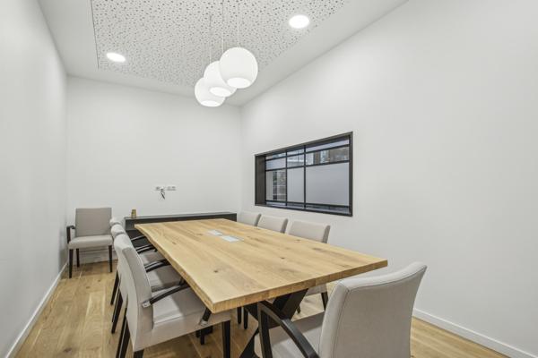 Bureaux rénovés à louer à Rueil-Malmaison avec parkings et services