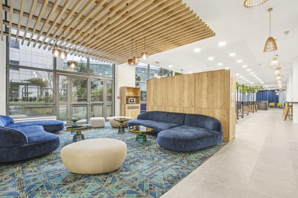 Bureaux rénovés à louer à Rueil-Malmaison avec parkings et services