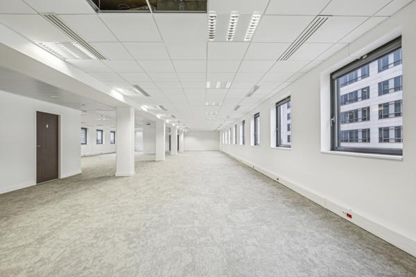Bureaux rénovés à louer à Rueil-Malmaison avec parkings et services