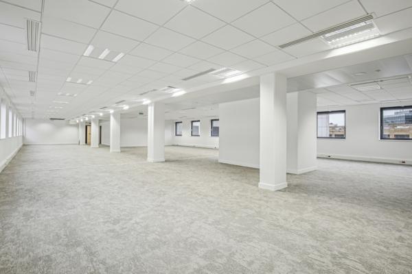Bureaux rénovés à louer à Rueil-Malmaison avec parkings et services