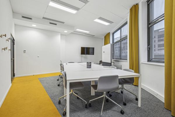 Bureaux rénovés à louer à Rueil-Malmaison avec parkings et services