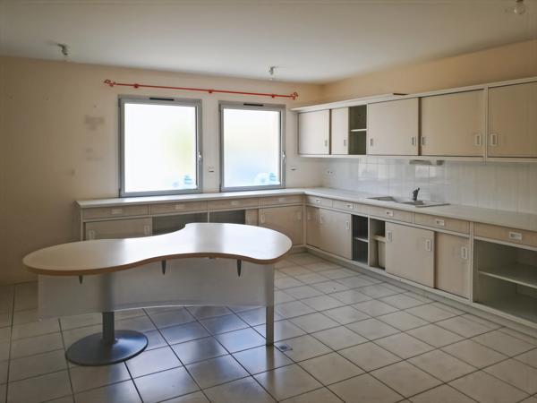 Local/bureau à vendre (79)