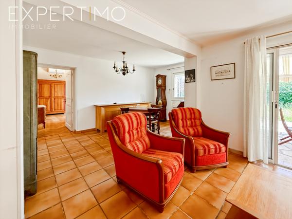 Palavas-les-Flots (34250) Palavas les Flots, villa T5 d'environ 106 m2 sur un terrain de 476 m2, dépendance et garage.