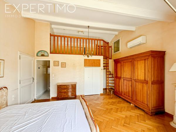 Palavas-les-Flots (34250) Palavas les Flots, villa T5 d'environ 106 m2 sur un terrain de 476 m2, dépendance et garage.