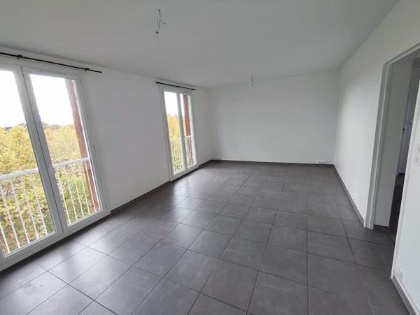SALON DE PCE - Appartement T3 de 68 m² avec vue dégagée