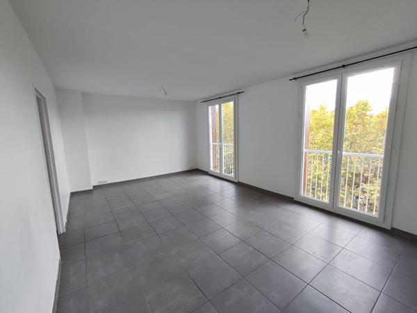 SALON DE PCE - Appartement T3 de 68 m² avec vue dégagée