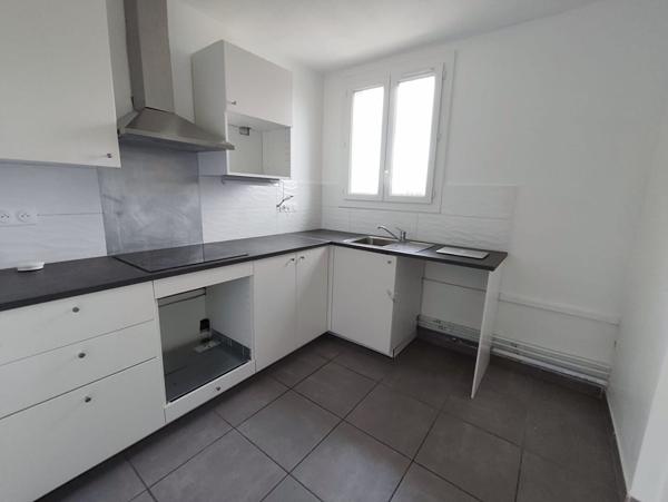 SALON DE PCE - Appartement T3 de 68 m² avec vue dégagée