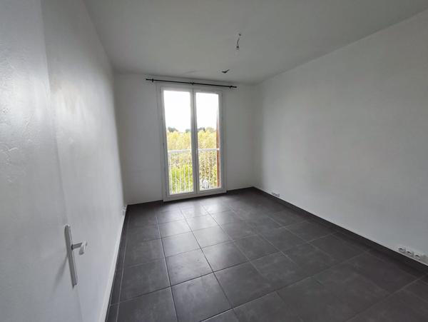 SALON DE PCE - Appartement T3 de 68 m² avec vue dégagée