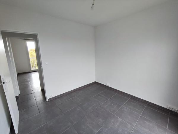SALON DE PCE - Appartement T3 de 68 m² avec vue dégagée