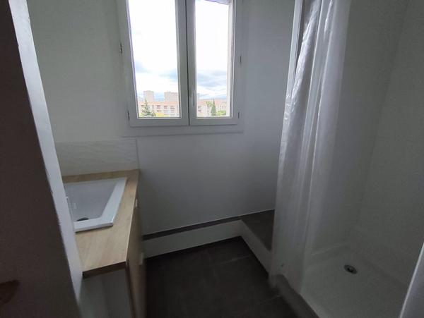 SALON DE PCE - Appartement T3 de 68 m² avec vue dégagée