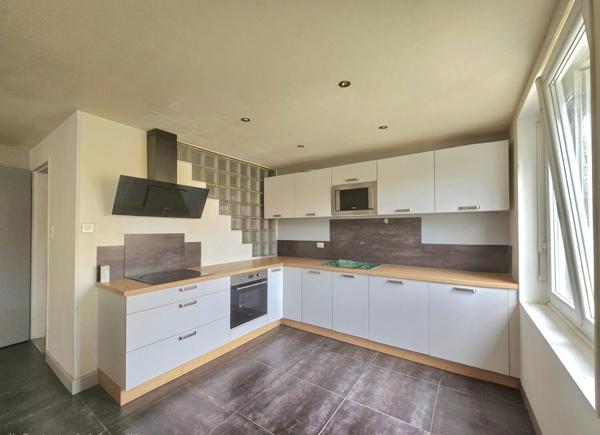 Maison familiale 7 chambres plain-pied, proche suisse