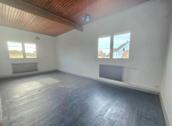Maison familiale 7 chambres plain-pied, proche suisse