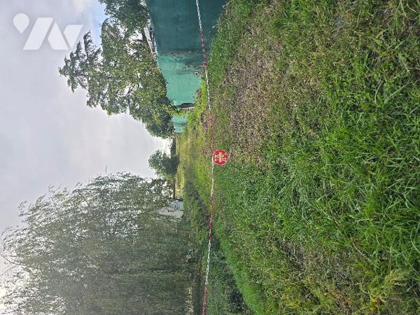 Terrain a bâtir de 4399 m2 proche du Bourg